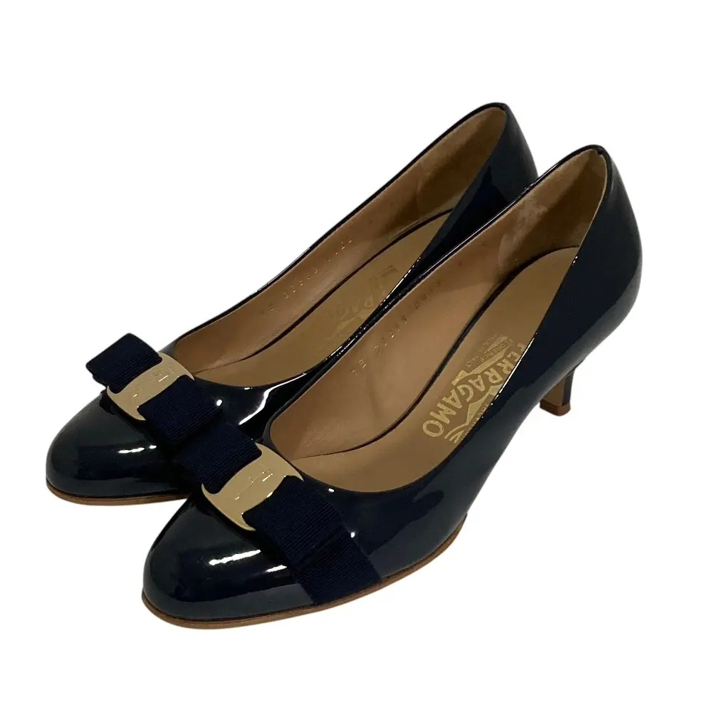Salvatore Ferragamo サルヴァトーレフェラガモ CARLA 55 ヴァラリボン パテントパンプス 6 D 23.5cm程度 ネイビー