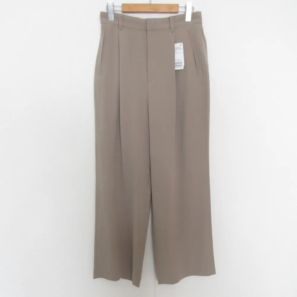 24AW Spick and Span スピック＆スパン シルキードレープタックストレートパンツ スラックス 24030200820040 サイズ38 ベージュ