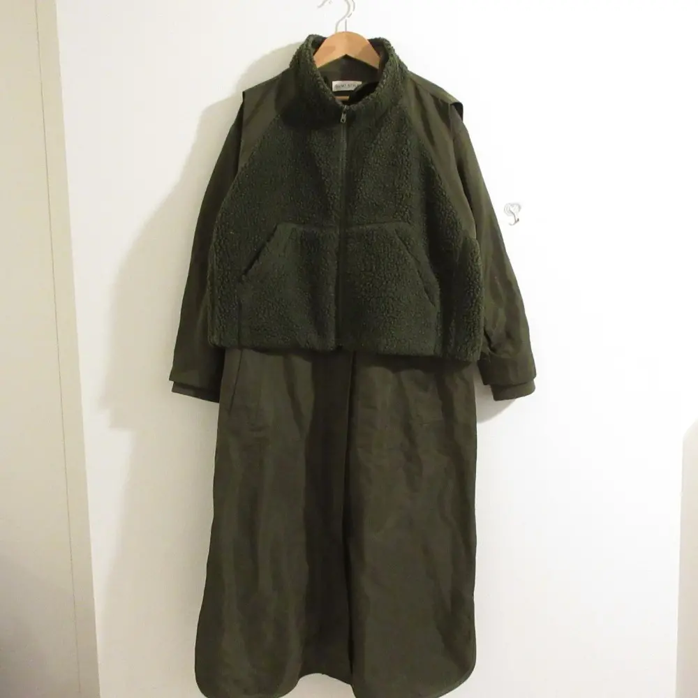 23AW SUM1 STYLE スミスタイル ボアベスト付き馬刺しゅうコート セット EAZ5032108A0001 F グリーン カーキ