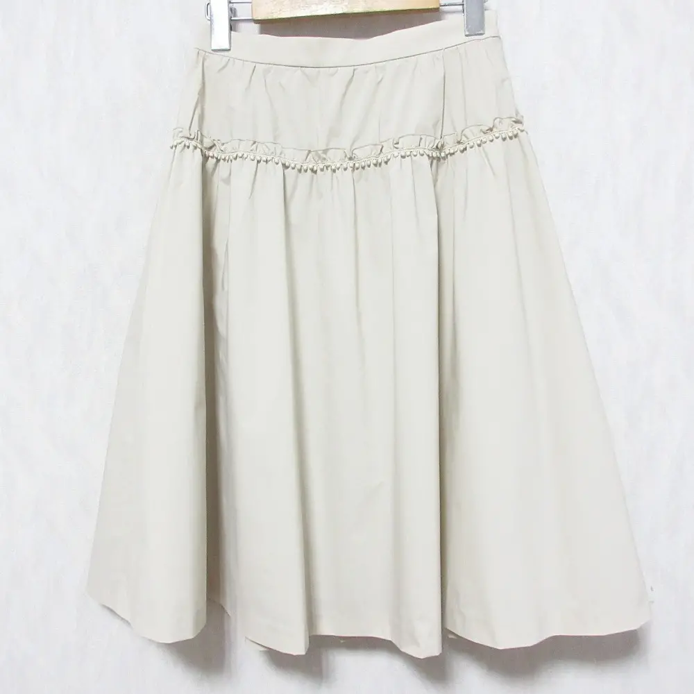 TO BE CHIC トゥービーシック ひざ丈 タックギャザー フレアスカート W5S14-342-40 40 ベージュ