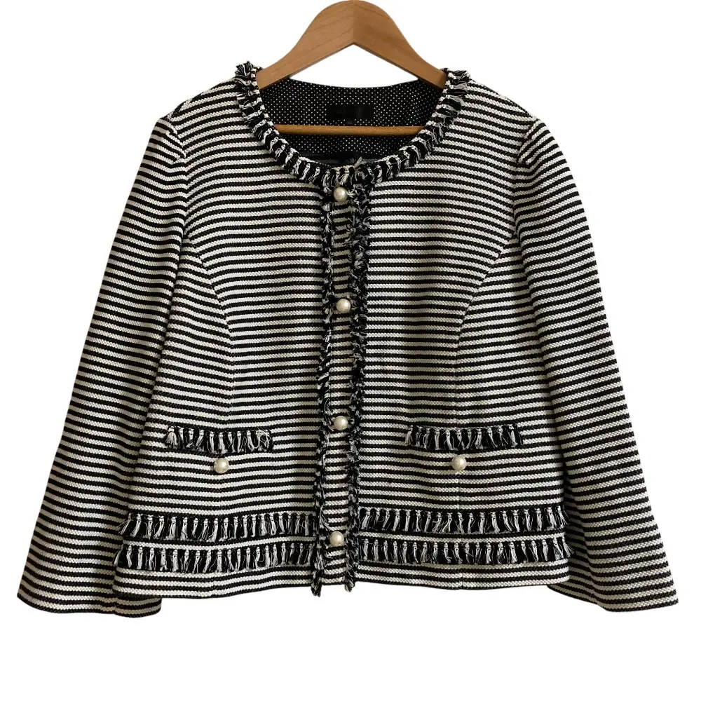 TO BE CHIC トゥービーシック パールボタン ボーダー ノーカラー ジャケット 大きいサイズ 46 ブラック ホワイト