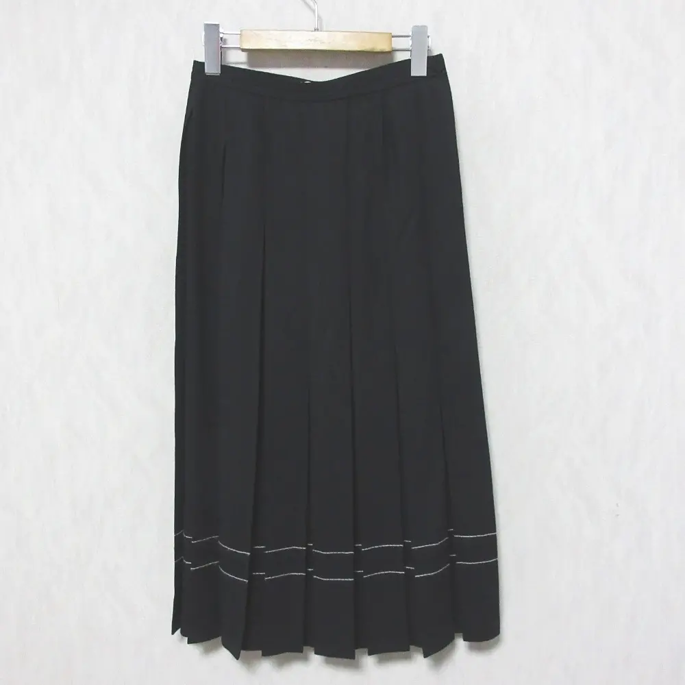 23AW TOMORROWLAND .B トゥモローランド ウールジョーゼット プリーツスカート 48-05-34-05105 34サイズ ブラックの買取実績【2024年10月買取】