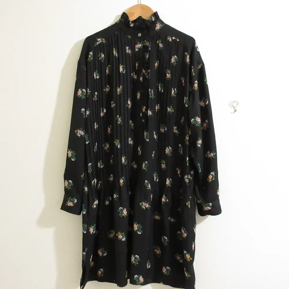 TORY BURCH トリーバーチ フラワープリント 花柄 長袖 ひざ丈 ピンタック シャツワンピース 0 ブラック