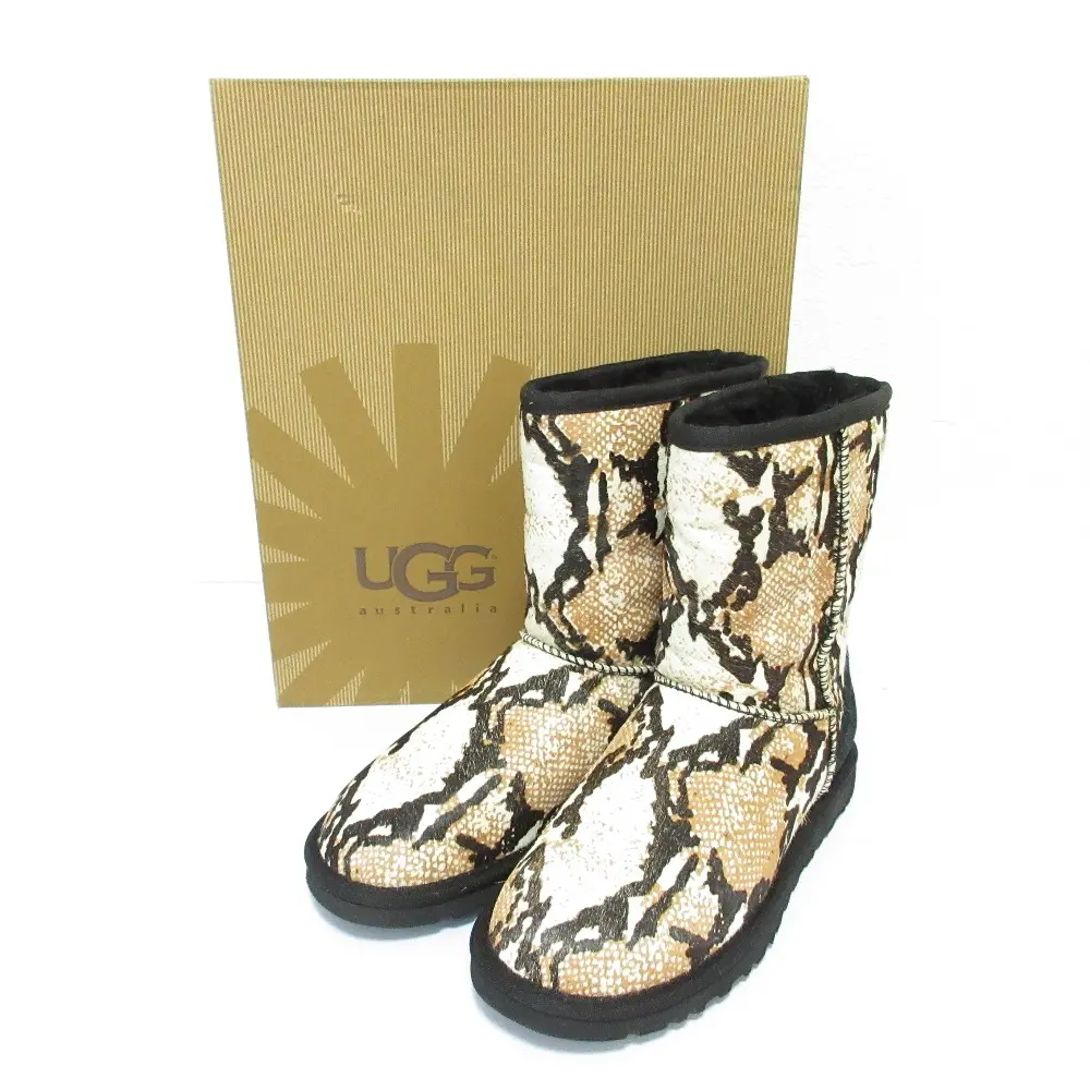 UGG アグ CLASSIC SHORT REPTILE CALF HAIR クラシックショート パイソン柄 カーフヘアー ムートンブーツ 1006690 22cm ブラックの買取実績【2024年10月買取】