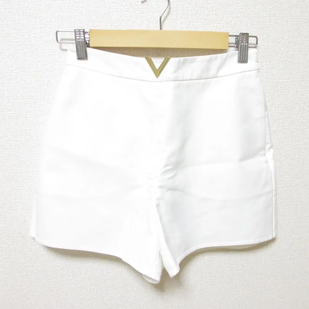 21SS VALENTINO ヴァレンティノ Vメタルモチーフ ショートパンツ ハーフパンツ VB3RF1M075Y 40 ホワイト