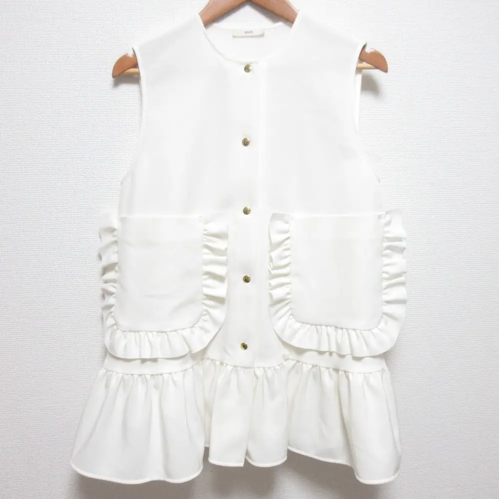 24SS yori ヨリ 金ボタン ポケット フリルジレ ノースリーブシャツ ブラウス YR25-24004SP サイズF ホワイト