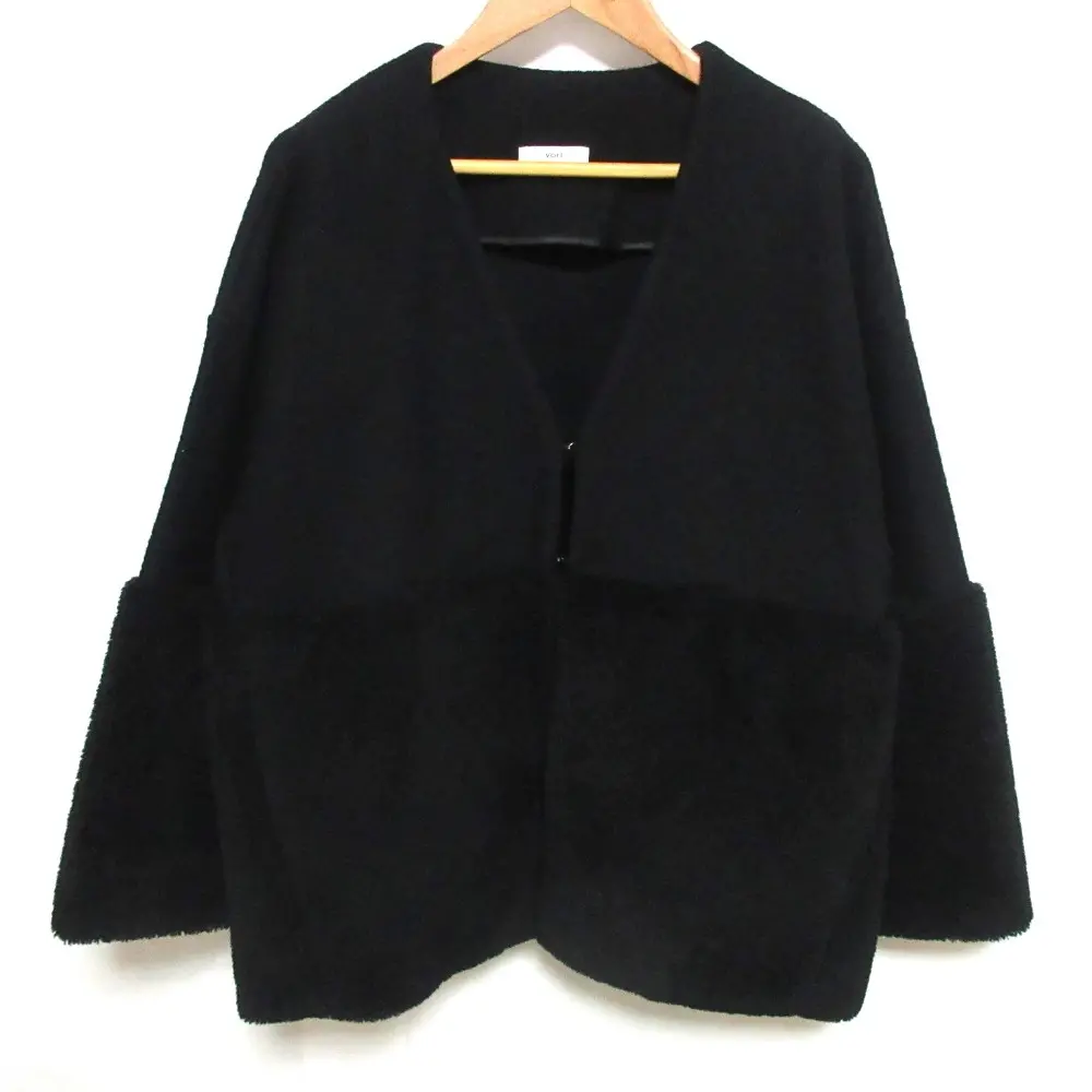 21AW yori ヨリ Vネックファーショートコート YR2115-094AW F ブラックの買取実績【2024年9月買取】