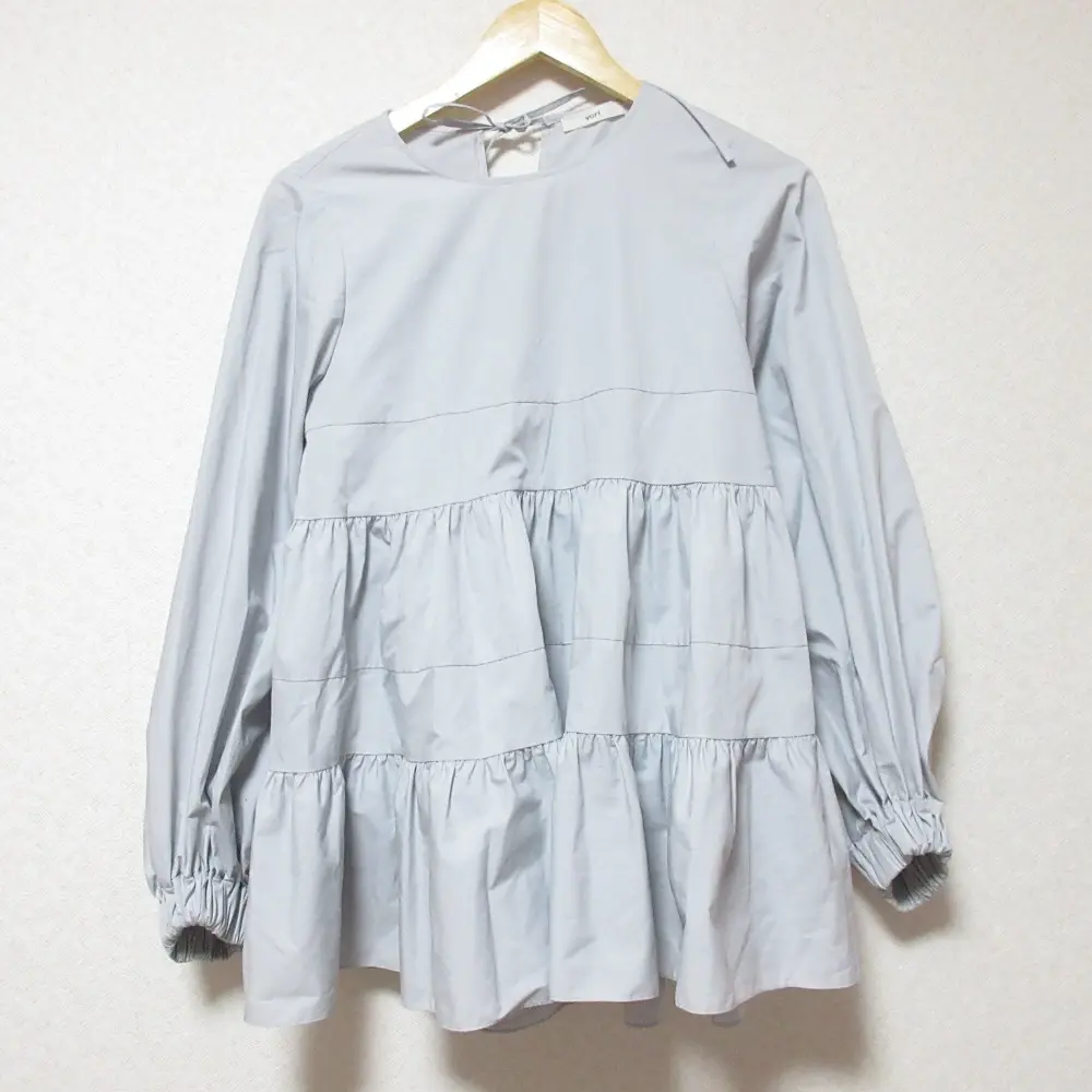 22SS yori ヨリ ティアードロングブラウス 長袖 プルオーバー フレア チュニック YR2221-009SP F ライトグレー